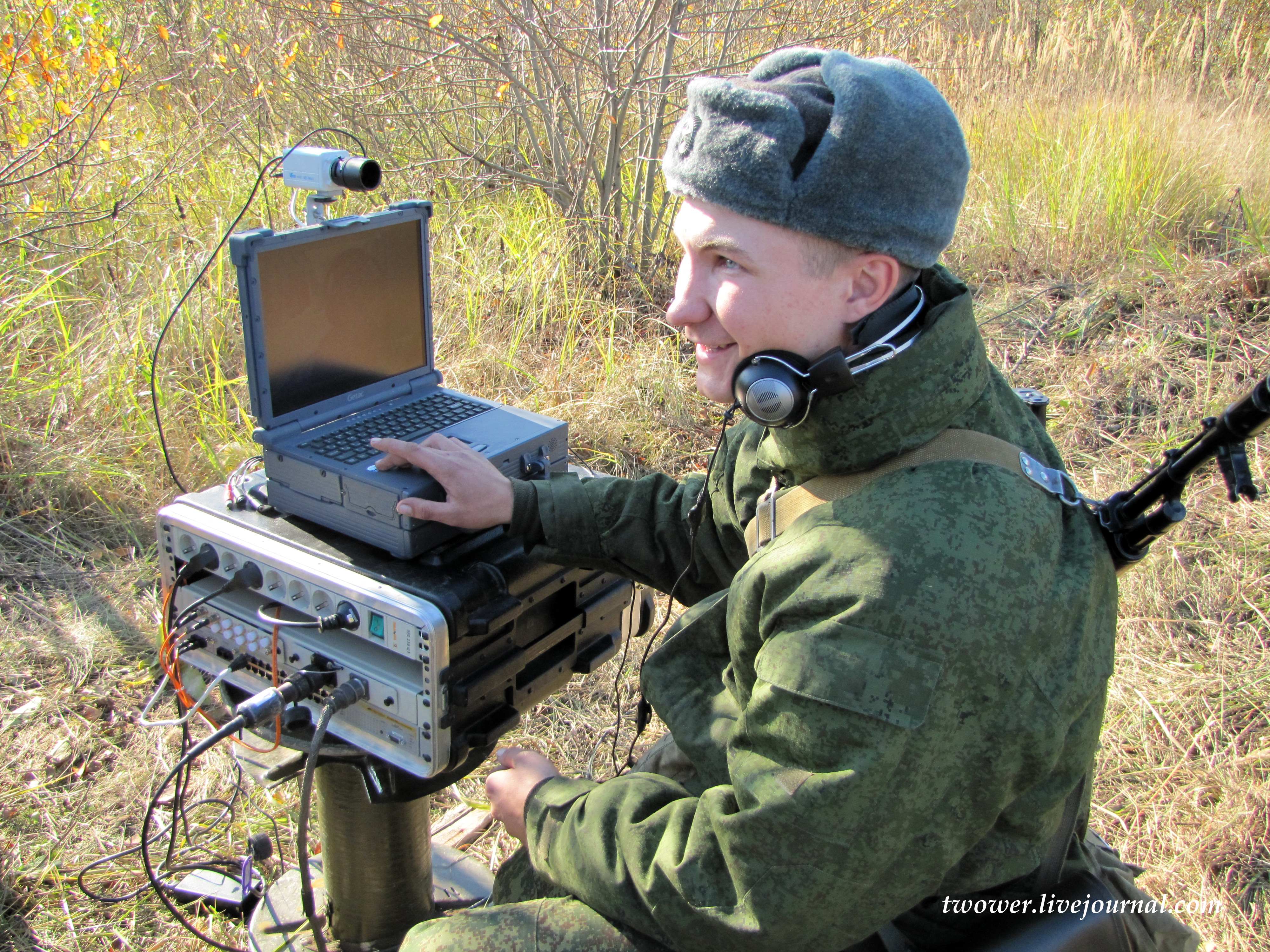 Связь с военнослужащих. Войска связи. Военный Связист. Военные Связисты России. Военный радист.